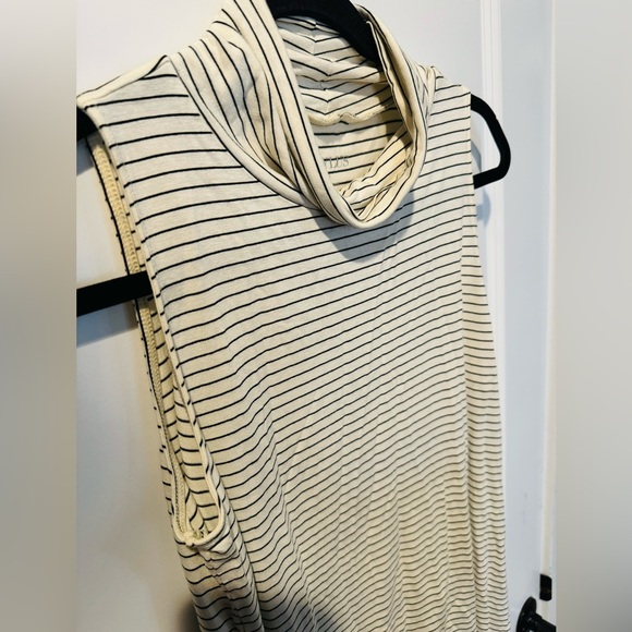 Stylus Sleeveless Tunic - Picture 3 of 4